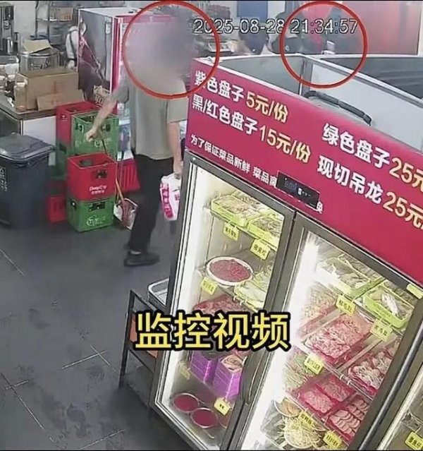展鵬配资 串串店老板报警追回117元逃单款，被质疑格局小 ，本人回应：一根签就四毛钱利润……