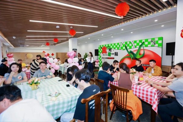 伍祥配资 在柴米油盐里邂逅爱情, 古荡菜市交友浪漫出圈